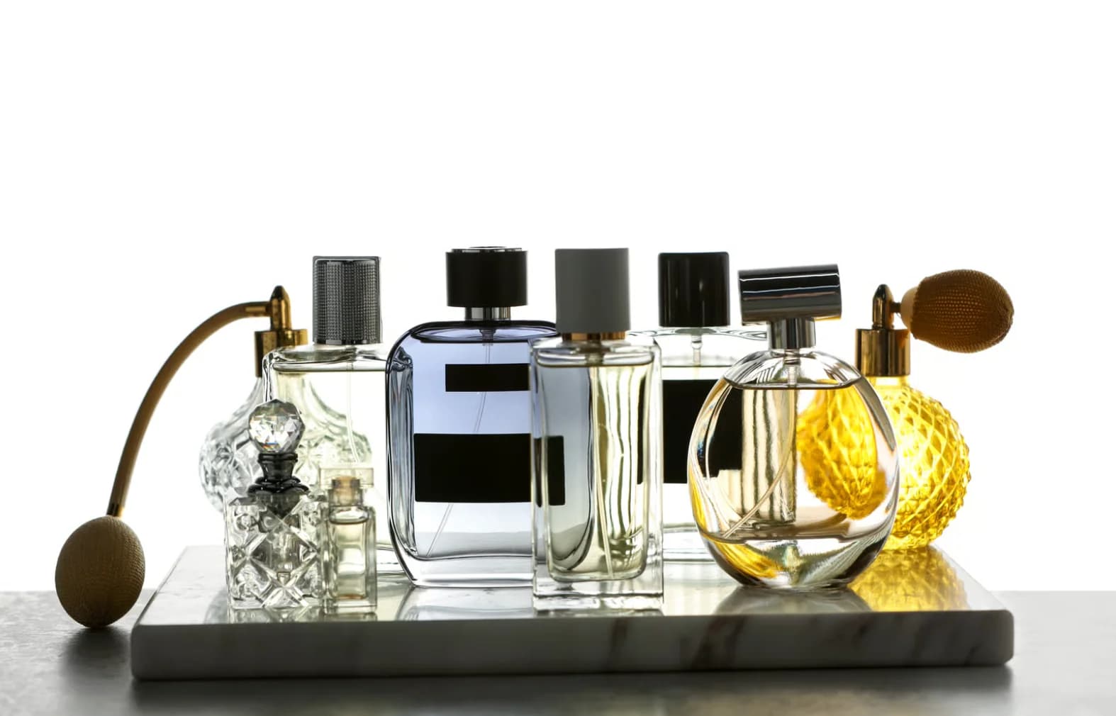 Cara Buat Parfum Sendiri dengan Maklon: Dari Konsep ke Produk Siap Jual