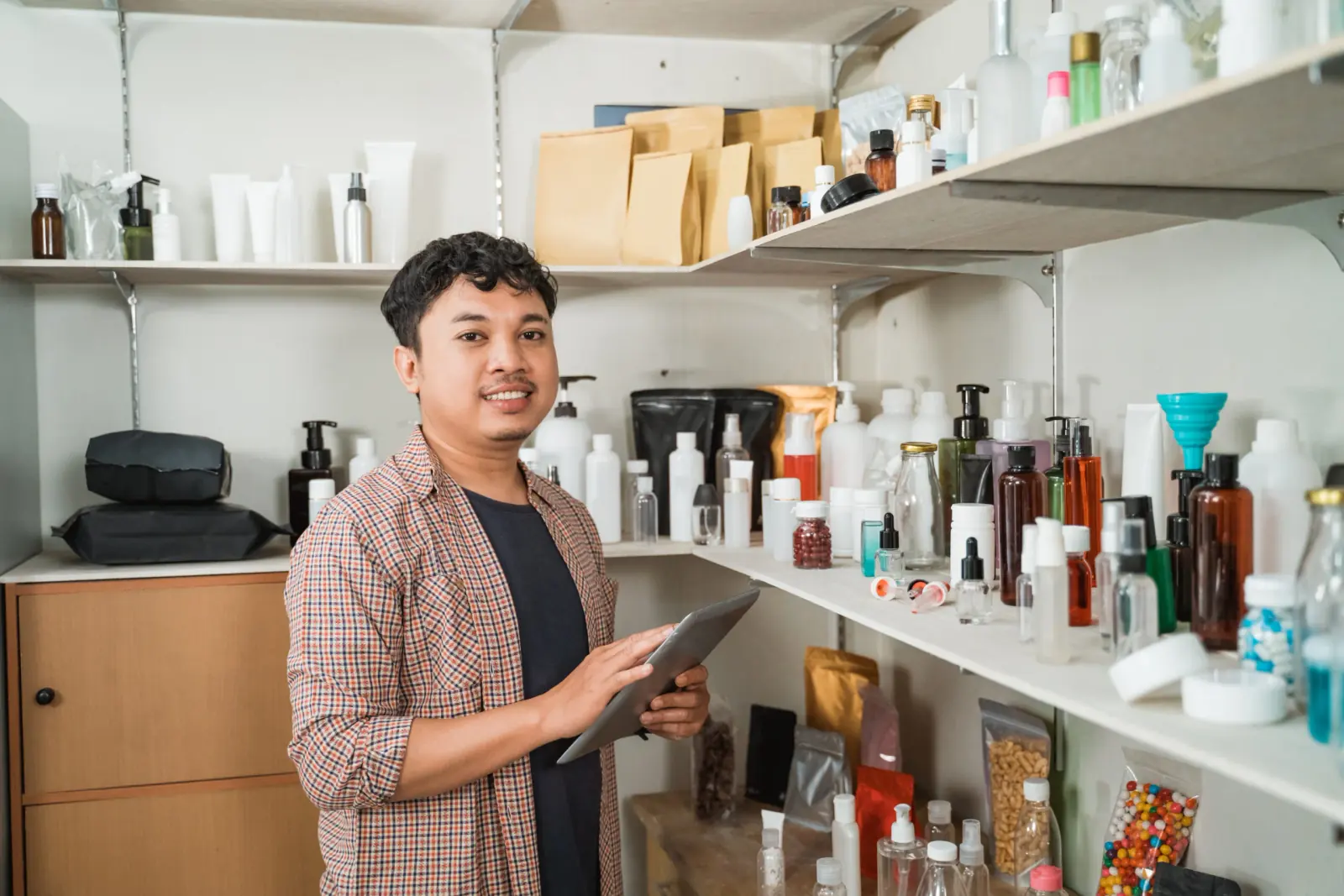 Wujudkan Brand Kosmetik Sendiri Tanpa Ribet, Mulai 100 Pcs