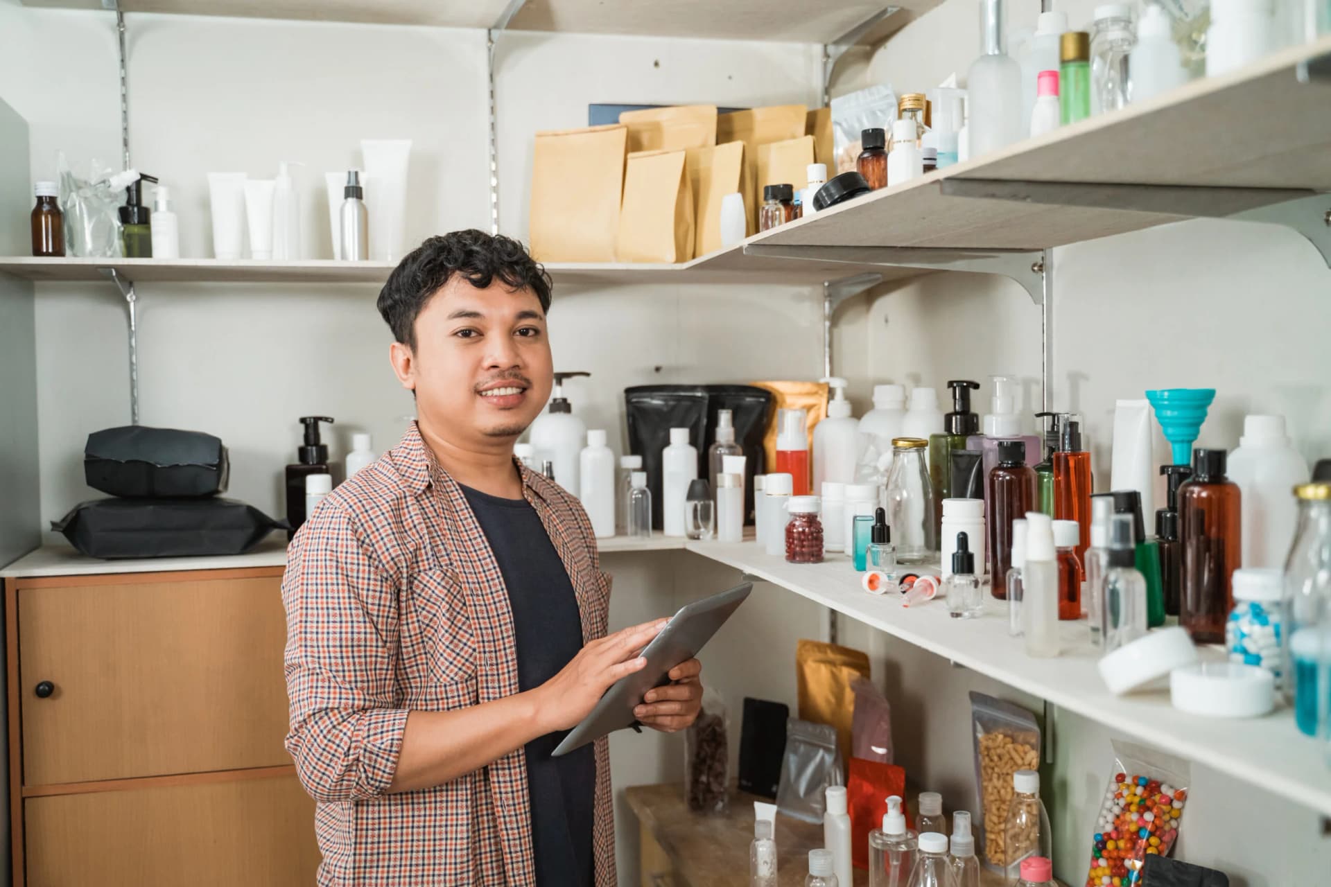 Wujudkan Brand Kosmetik Sendiri Tanpa Ribet, Mulai 100 Pcs