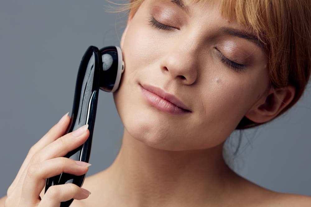 5 Rekomendasi Alat Pengencang Wajah