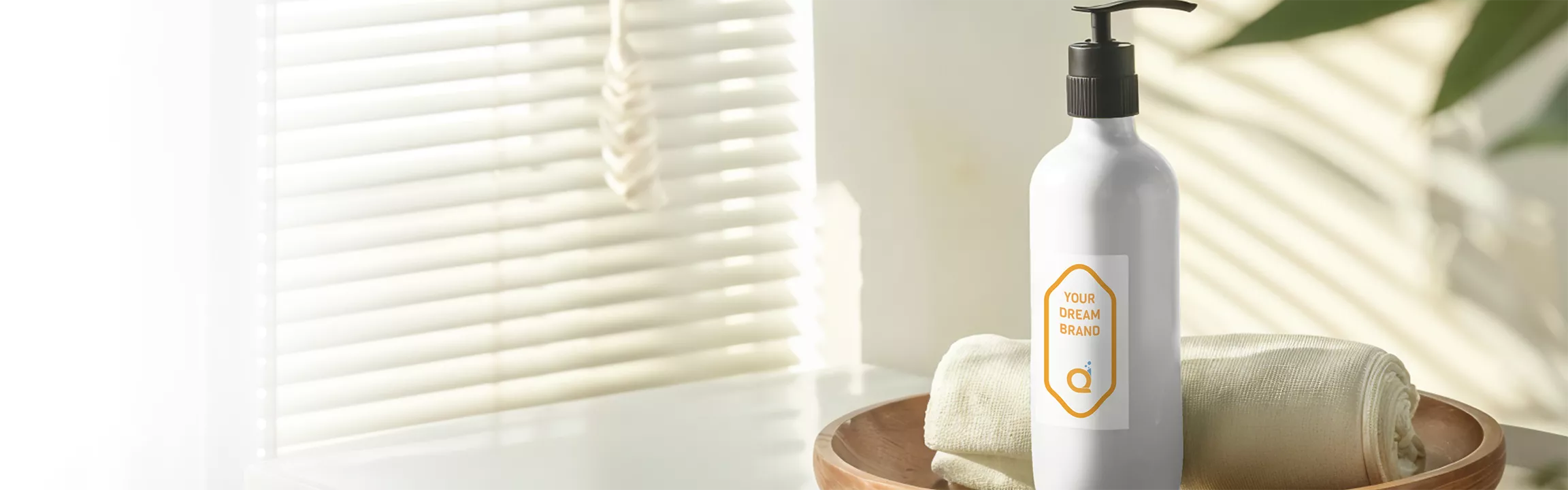 Maklon bodycare BPOM Dreamlab dengan botol lotion putih berlabel oranye